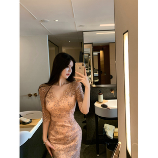 修身 THE 少见色系面料 美人温柔 浪漫蕾丝连衣裙女 SWAN司凰轻奢