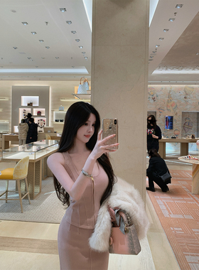 THE SWAN司凰轻奢 软香温柔 進口高级工艺 U领背心针织上衣/半裙