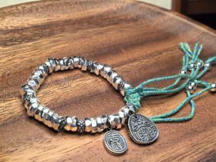 S925盘缠手链锤纹重工风足银手串皮绳款复古风抽拉绳女款潮流时尚