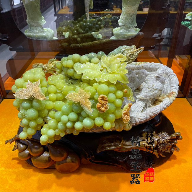 天精国豪天然岫玉葡萄摆件