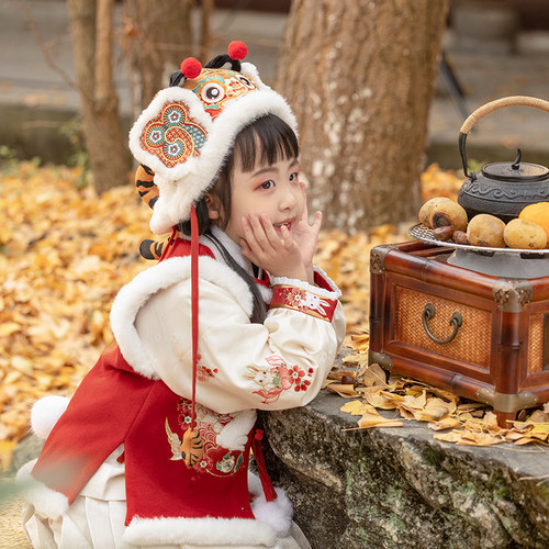 虎年虎头帽瞳莞大人小朋友