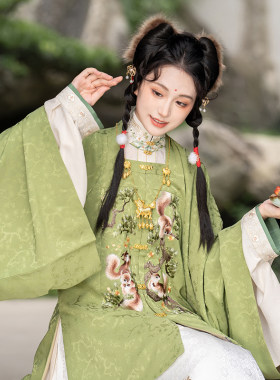 瞳莞原创明制汉服非你莫鼠方领对襟大袖短袄补服绣花2023秋冬新款