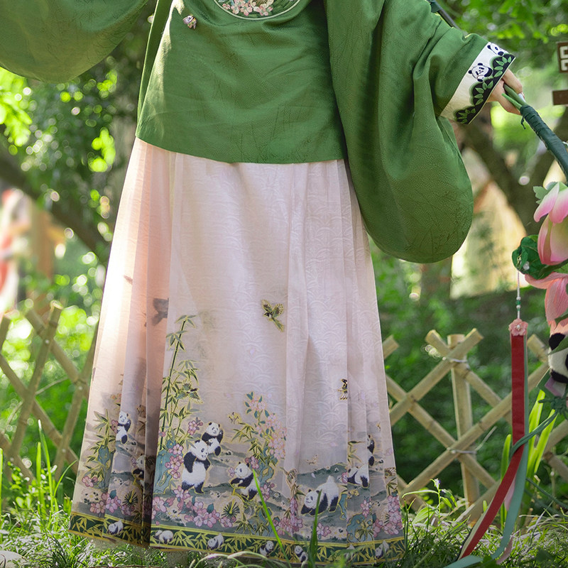 瞳莞原创汉服熊猫二班梯形褶马面裙多色可选明制绣花新款百搭日常,模玩/动漫/周边/娃圈三坑/桌游,古风/国风套装,淘宝优惠券,粉丝福利购,淘宝优惠卷
