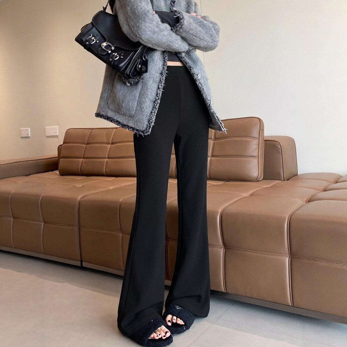 黑色加绒微喇裤子女2026新款秋冬季加厚小个子修身显瘦西装喇叭裤
