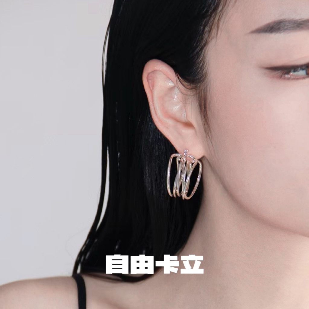 宽版线条金属高级感耳环新款时尚欧美风银色耳圈韩式明星同款耳饰