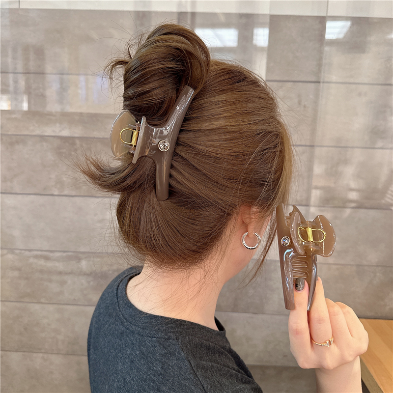 盘发抓夹日韩少女风格彩色闪钻