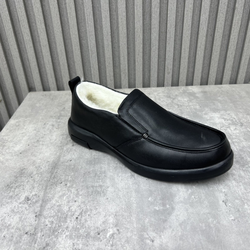 纯色深口圆头平底套脚加绒皮鞋