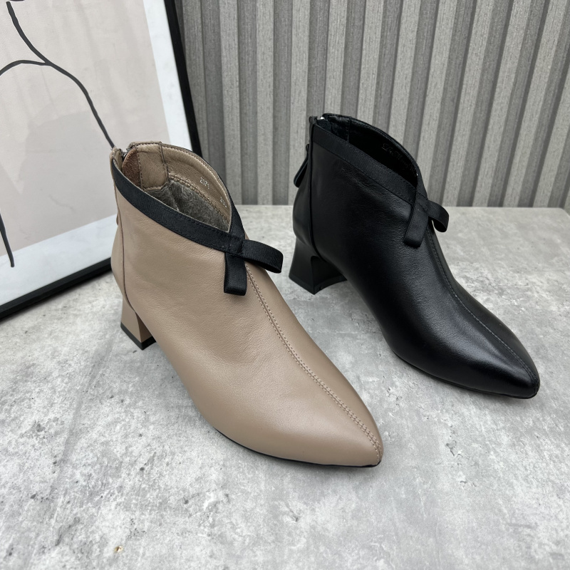 后拉链尖头粗跟牛皮棉里女短靴
