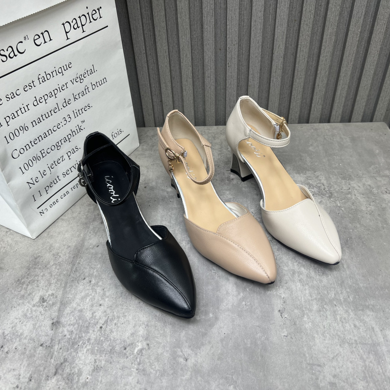 断码处理真皮女鞋2025夏季新款包跟一字搭扣仙女风中跟尖头女凉鞋