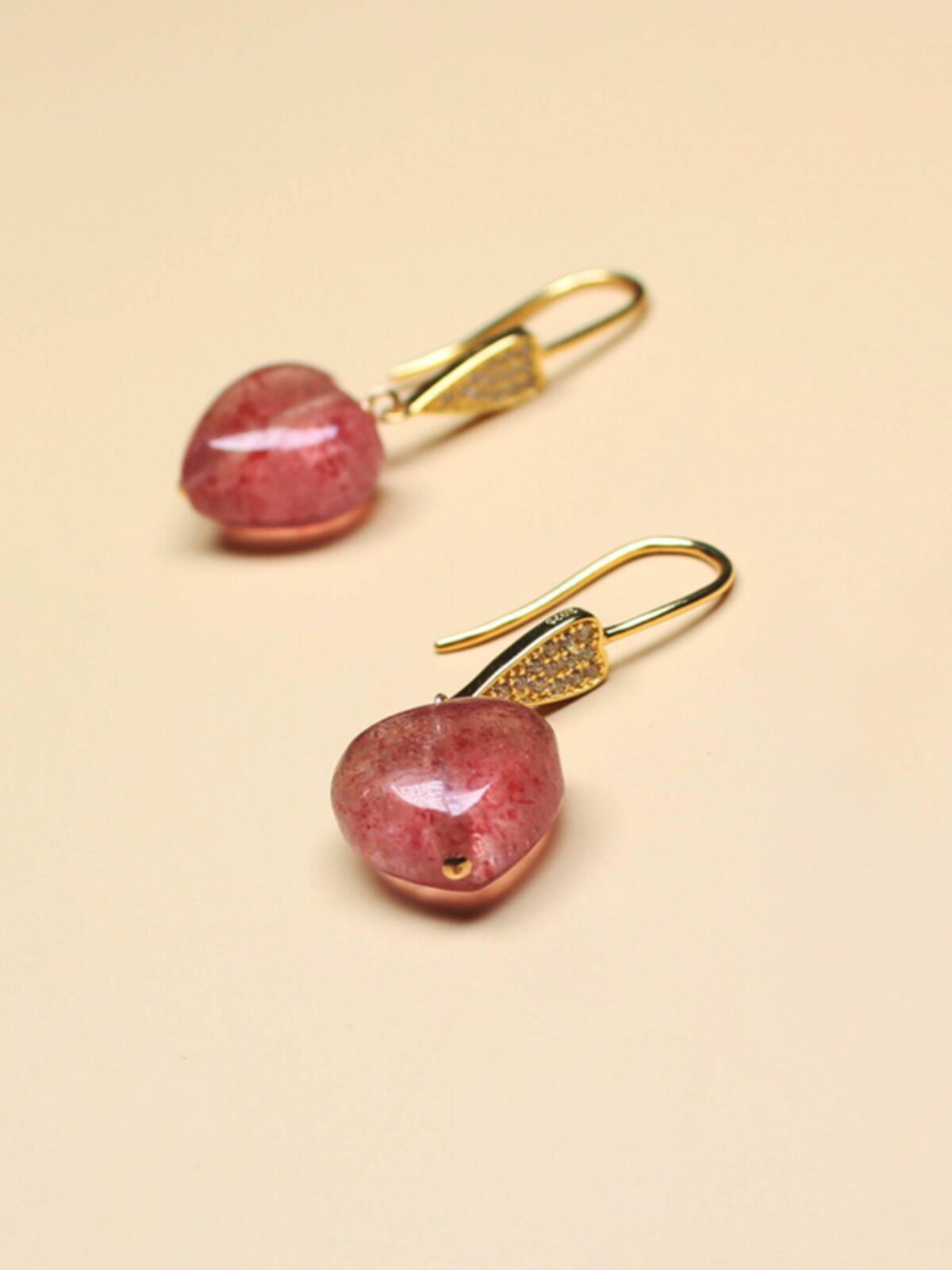 여성용 천연 딸기 크리스탈 귀걸이  상감 지르콘 러브 귀걸이 손으로 비즈로 장식한 하트 핑크 크리스탈 귀걸이