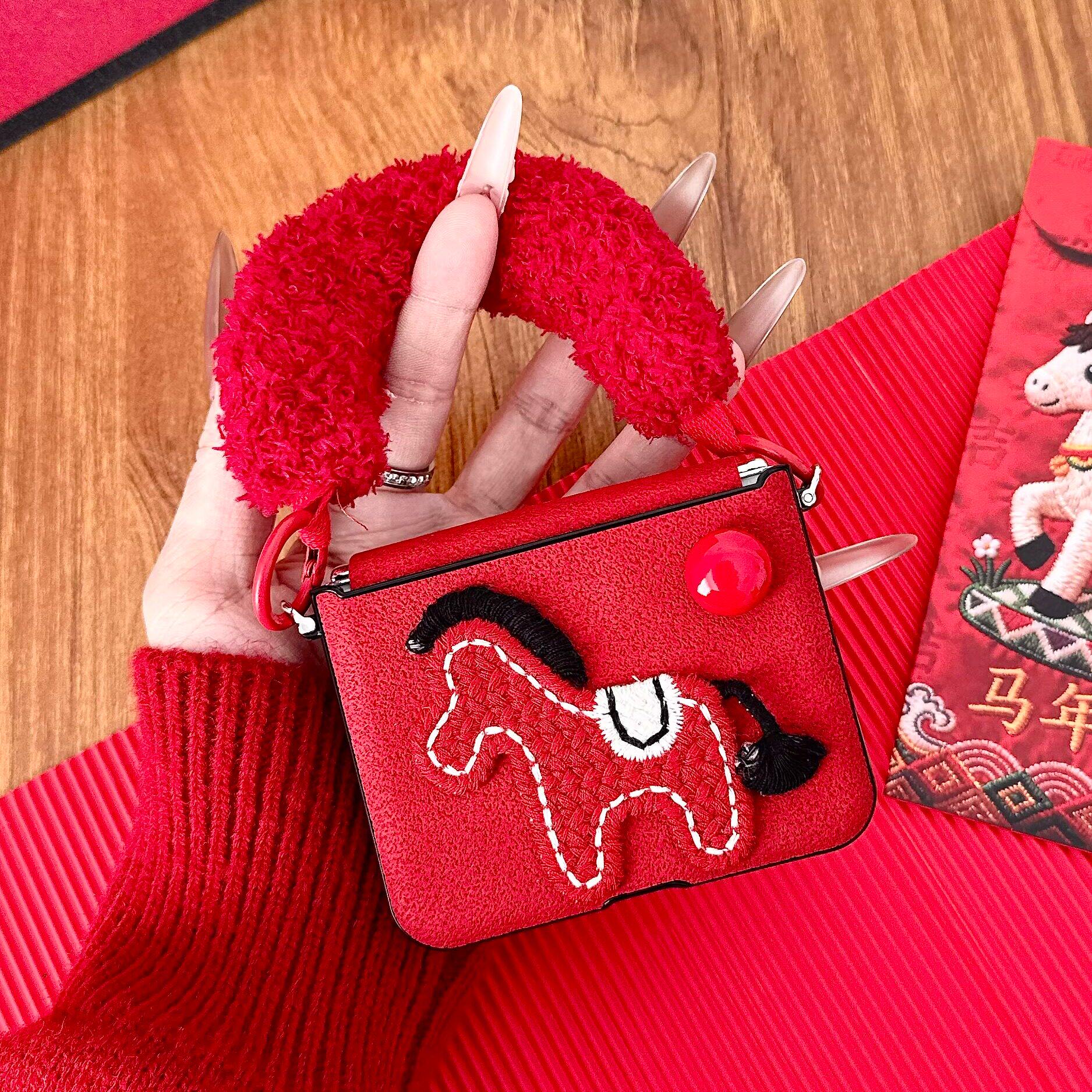 马年新款适用华为purax折叠屏手机壳荣耀MagicV生肖马小米MixFlip2刺绣三星ZFlip7/6/5FE毛绒手提pocket2女款