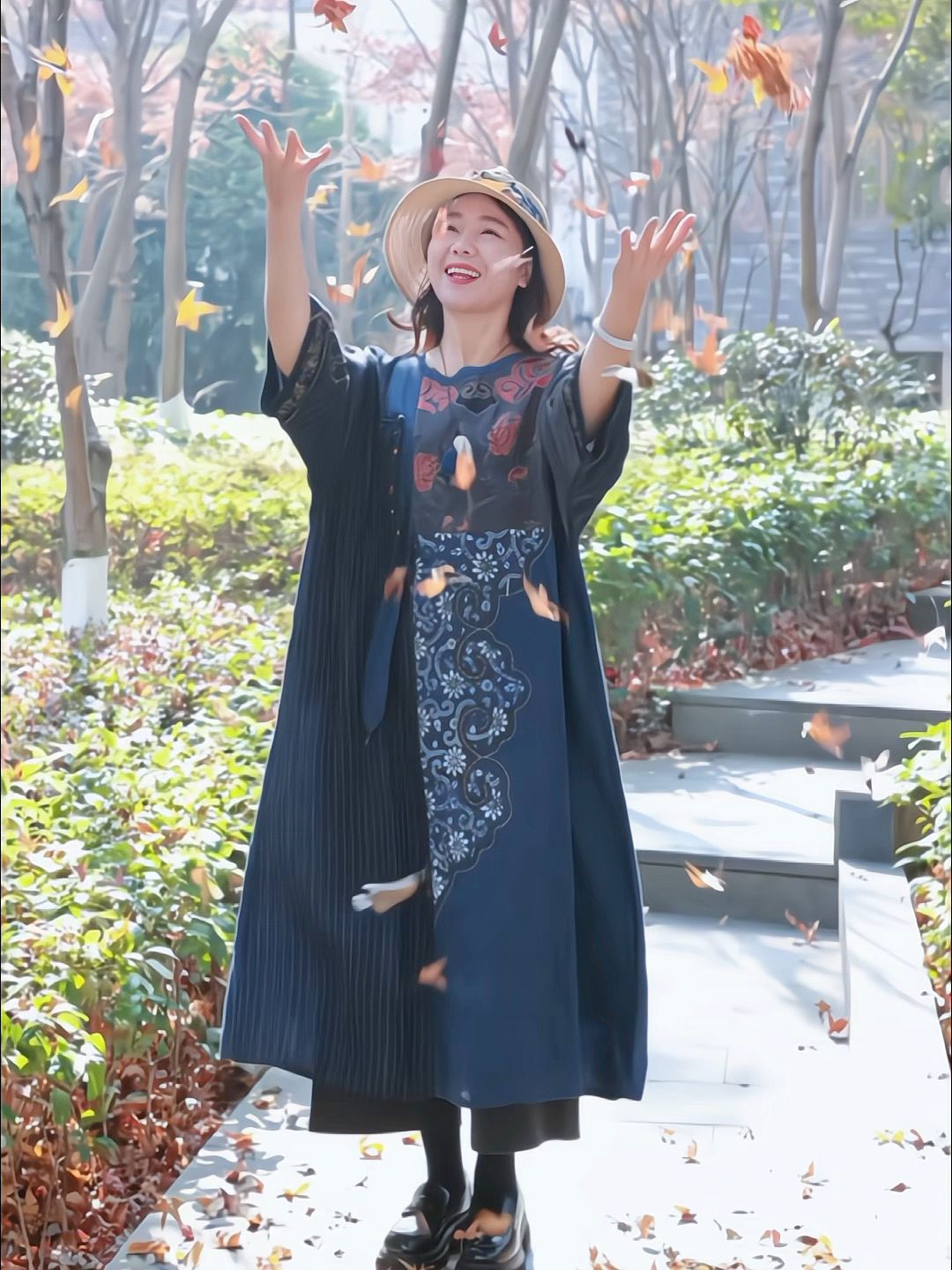 楚馨原创民族风文艺复古重工刺绣亚麻连衣裙袍子春秋宽松大码长裙