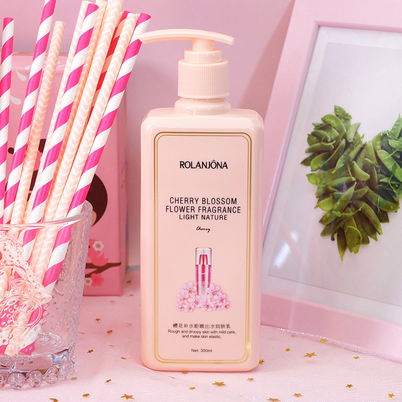 ¶À¼¼§ÄÈÓ£»¨²¹Ë®·ÛÄÛ³öË®Èó·ôÈé300ml±£Êª×ÌÈóÏãÌåÈ«Éí²¹Ë® Å®