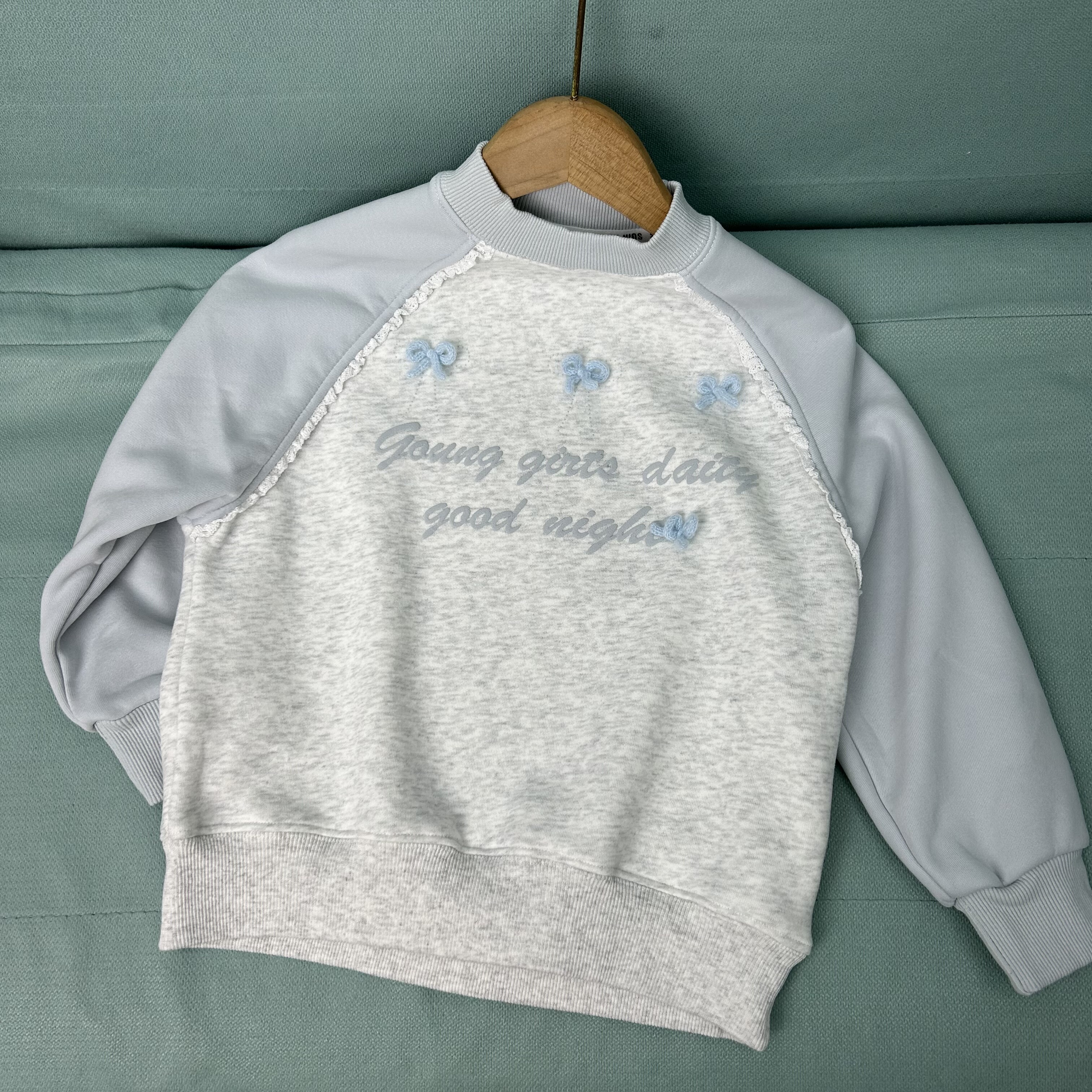 2025秋季新款女童加绒韩版无手感水印花边插肩袖圆领卫衣撞色领