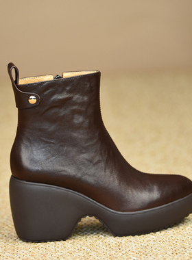 misili~8.5cm尖头坡跟短靴2026秋冬新款高跟鞋加绒厚底真皮女靴子