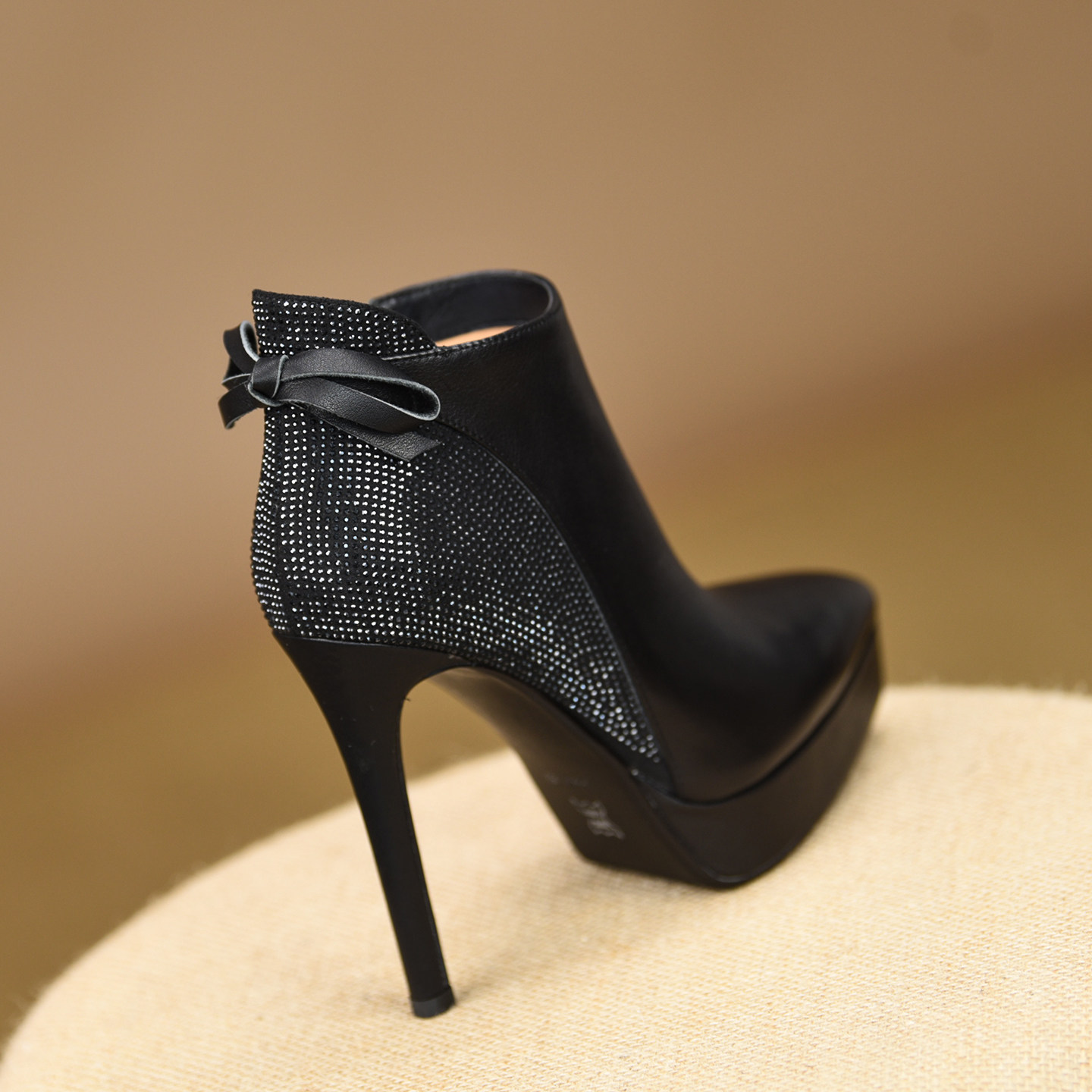 misili尖头细跟防水台真皮短靴