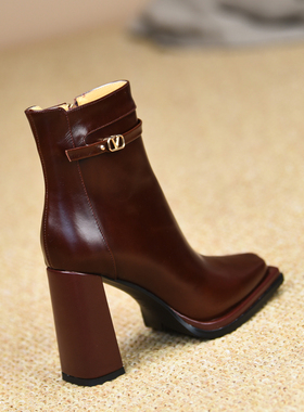 misili 显瘦粗跟短靴9.7cm高跟鞋2026秋冬新款方头加绒厚底女靴子