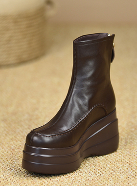 misili 时尚坡跟短靴9cm高跟鞋2026秋冬新款小个子厚底真皮女靴子