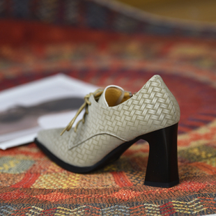 misili 尖头粗跟单鞋8cm高跟鞋2026春秋季新款高跟鞋系带平底女鞋