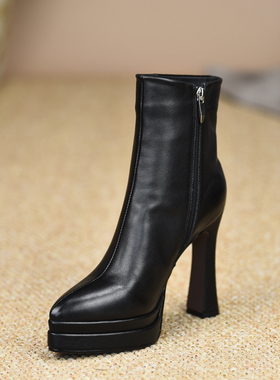 misili显瘦尖头粗跟短靴11.5cm高跟鞋2026秋冬新款厚底拼接女靴子