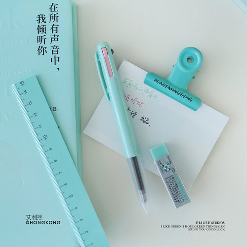 淡薄荷绿色的三色芯中性笔