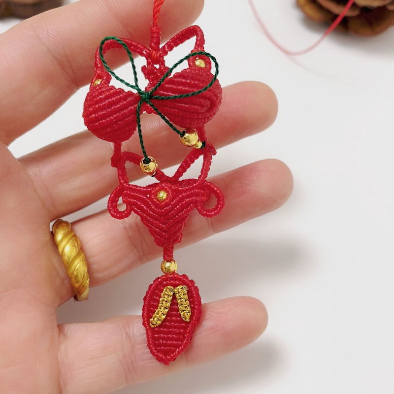 手工编绳比基尼车挂件本命年红绳个性挂件逢胸化吉春节不打烊