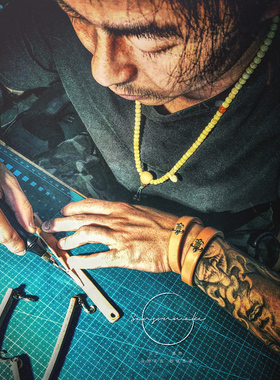 时尚穿搭皮手环牛皮原创设计复古