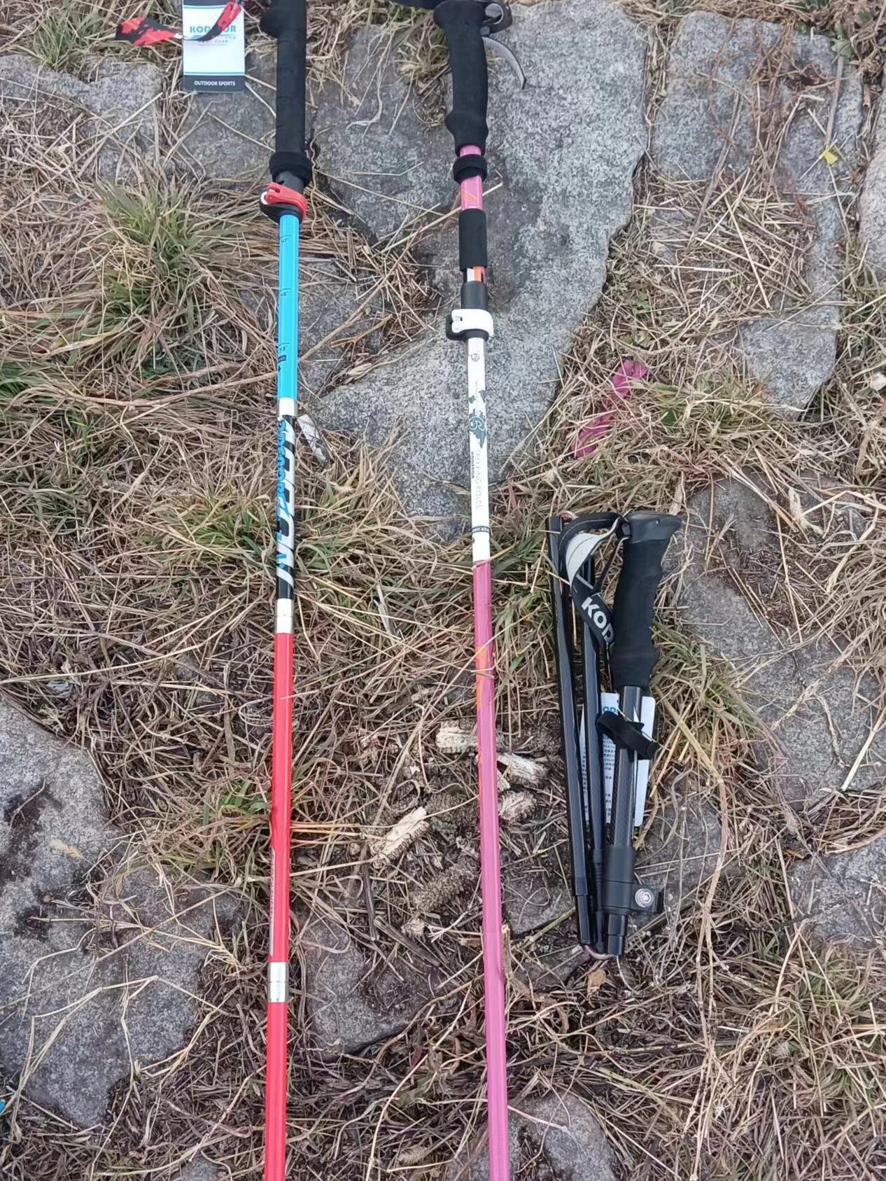 야외 하이킹 및 캠핑 횡단 제품을 위한 러시아 대외 무역 탄소 섬유 및 알루미늄 합금 접이식 트레킹 폴