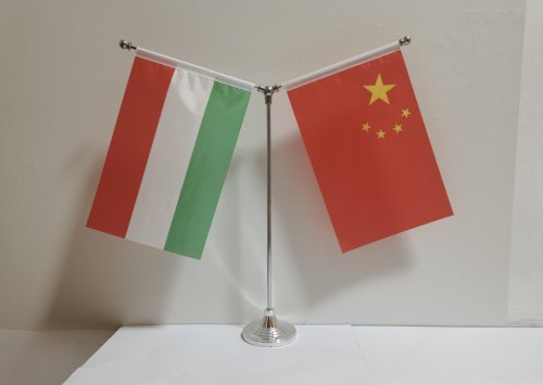 中国匈牙利国旗摆件装饰桌旗谈判签字约双杆Y型金色匈牙利小国旗