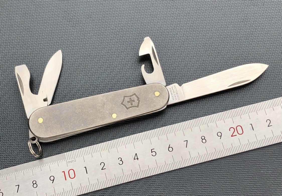 钛柄维氏VICTORINOX 84mm瑞士军刀0.2503新兵