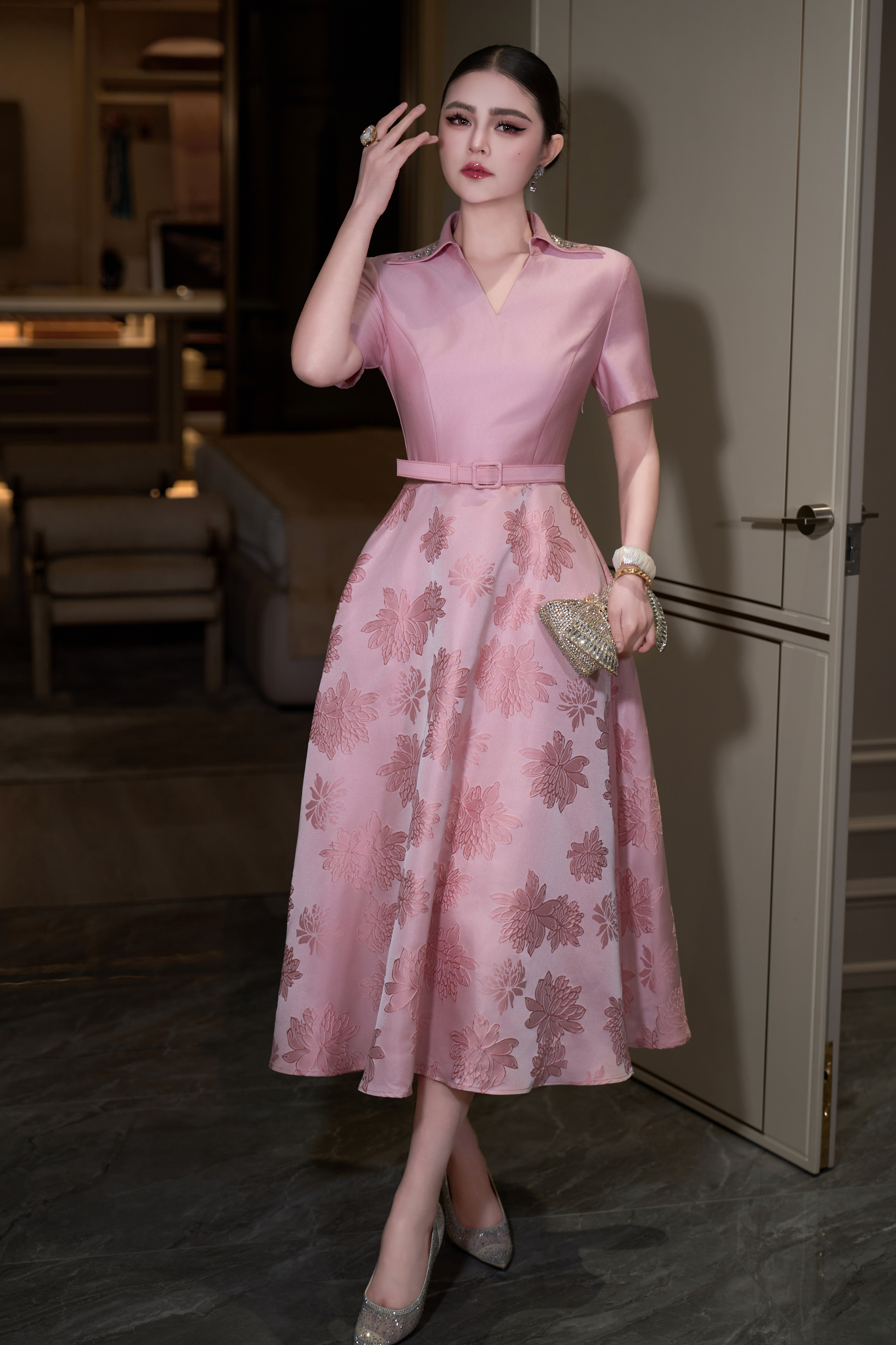 2026春夏女装气质穿搭甜美小香风粉色提花高腰大摆短袖礼服连衣裙