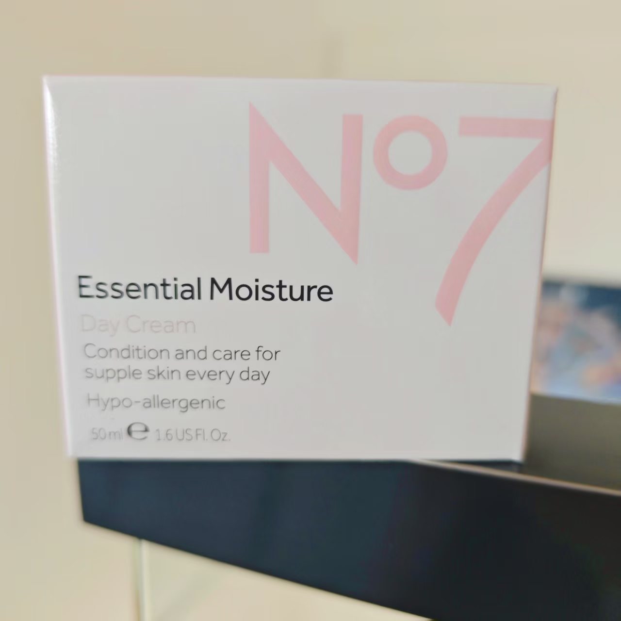 英国BOOTS NO7保湿日霜晚霜50ml 舒缓水润 无香适合敏敏肌