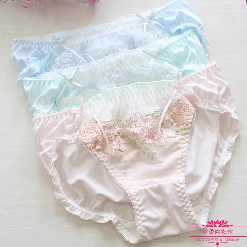 日系甜美光滑牛奶丝内裤女精美