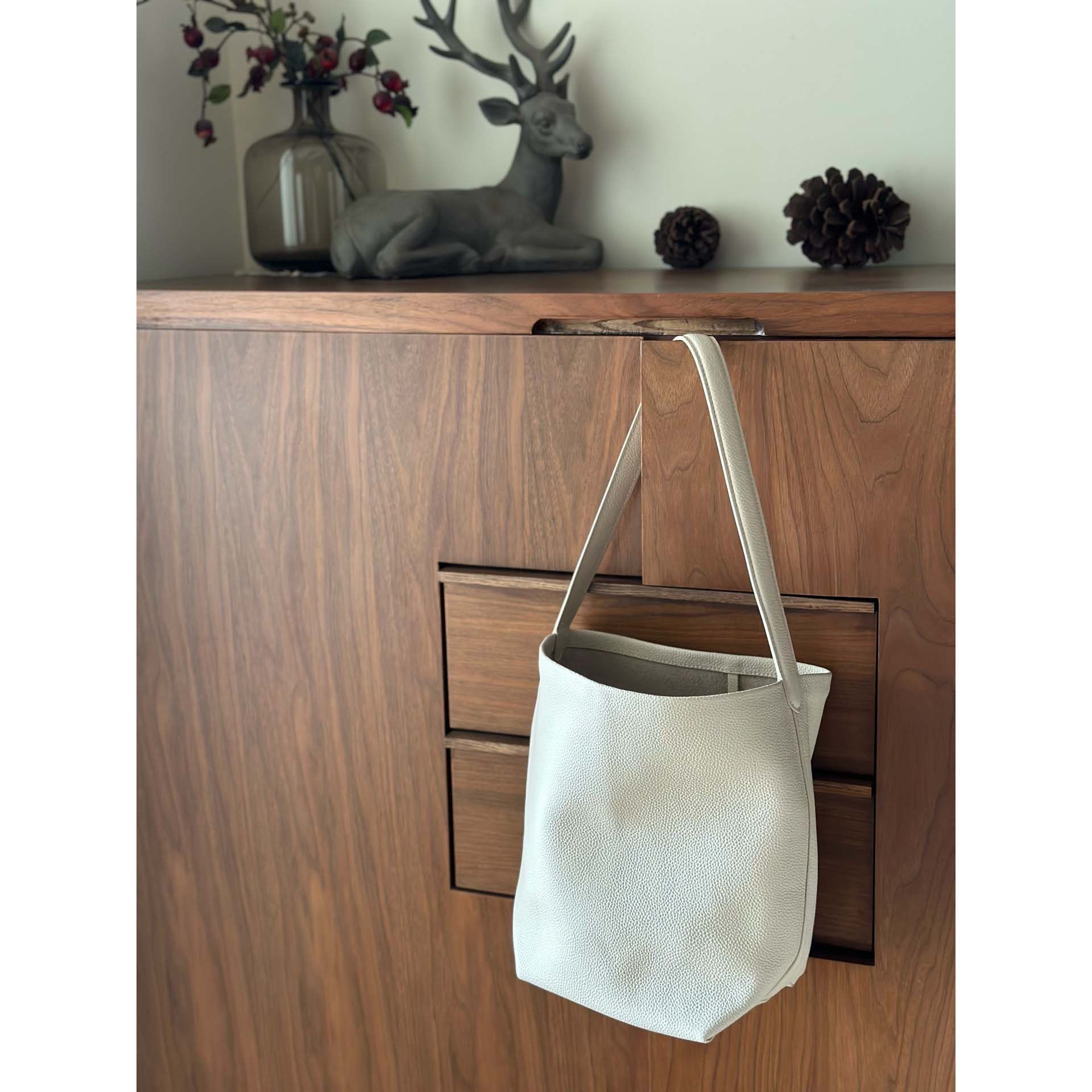 头层牛皮柔软大容量知识分子风纯色极简百搭气质托特水桶包单肩包,箱包皮具/热销女包/男包,通用款女包,淘宝优惠券,粉丝福利购,淘宝优惠卷