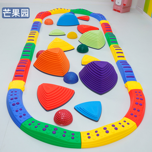 平衡木触觉板儿童感统训练独木桥过河石榴莲球体能运动步道玩具