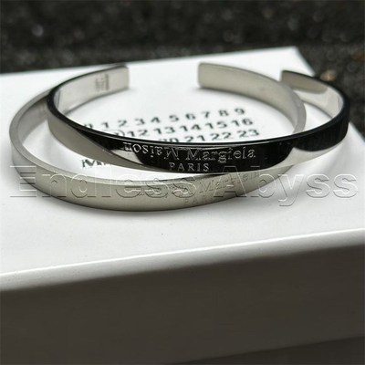 马吉拉风格颠倒字母手镯