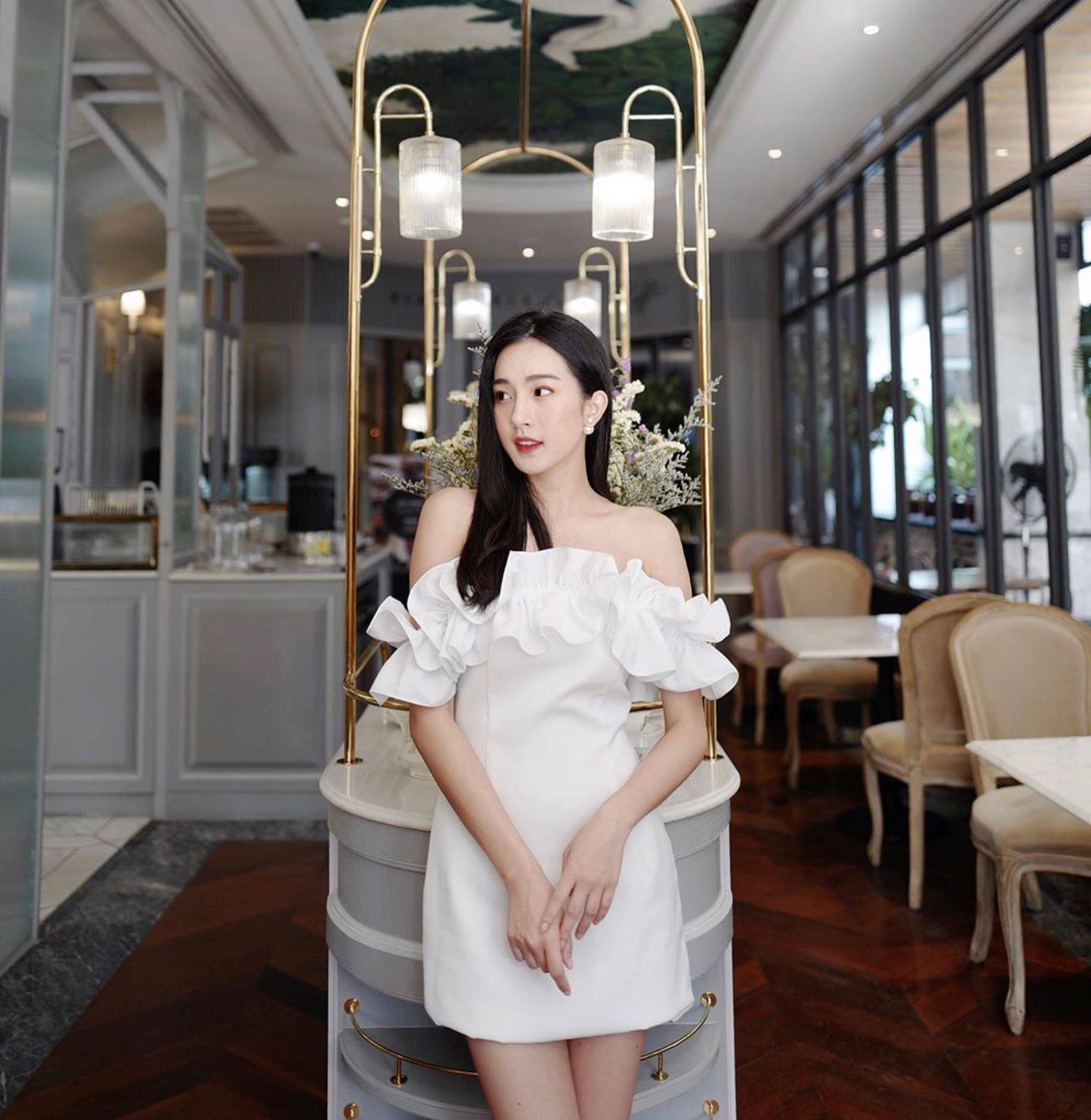 泰国设计师品牌白色一字肩花瓣连衣裙法式气质名媛淑女小个子女生