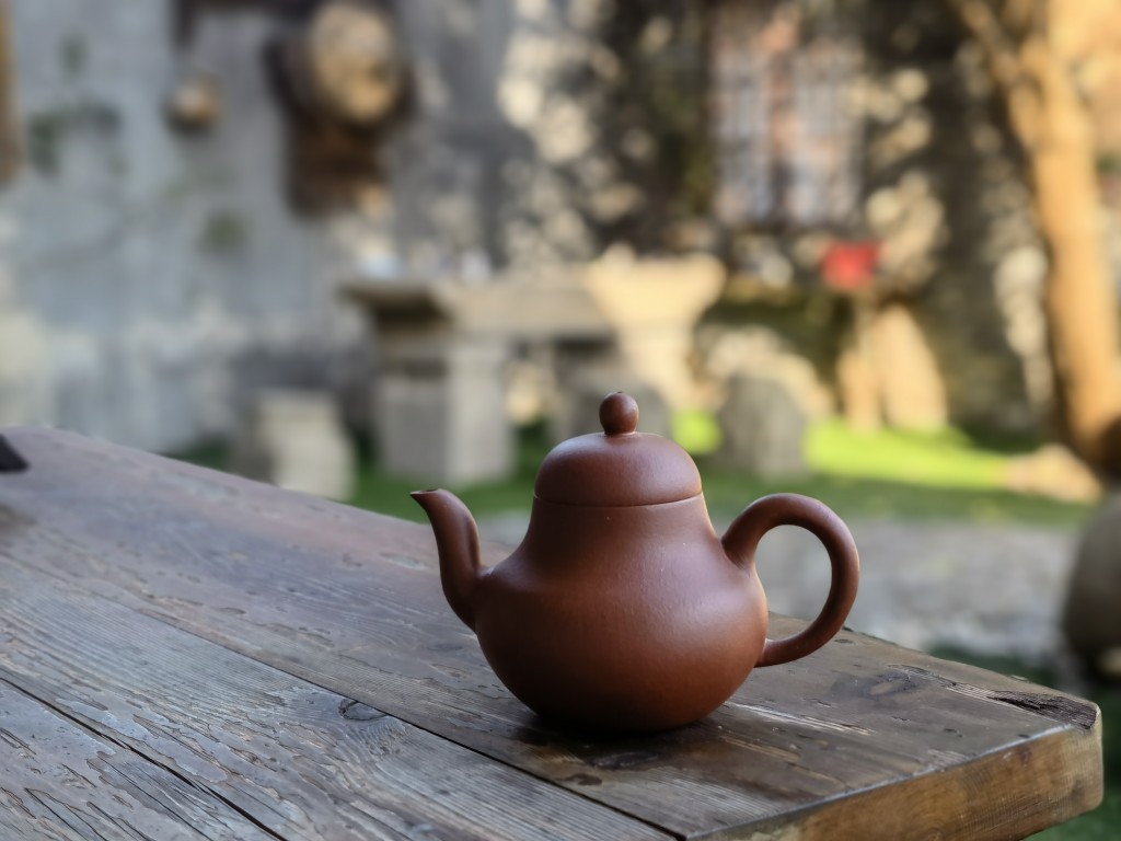逸尘轩紫砂范华军全手工制黄龙山原矿潭北红紫泥思婷壶，150CC。