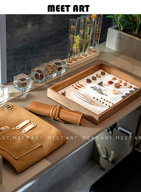 现代极简样板间书房桌面装饰品手工干花标本围裙组合摆件