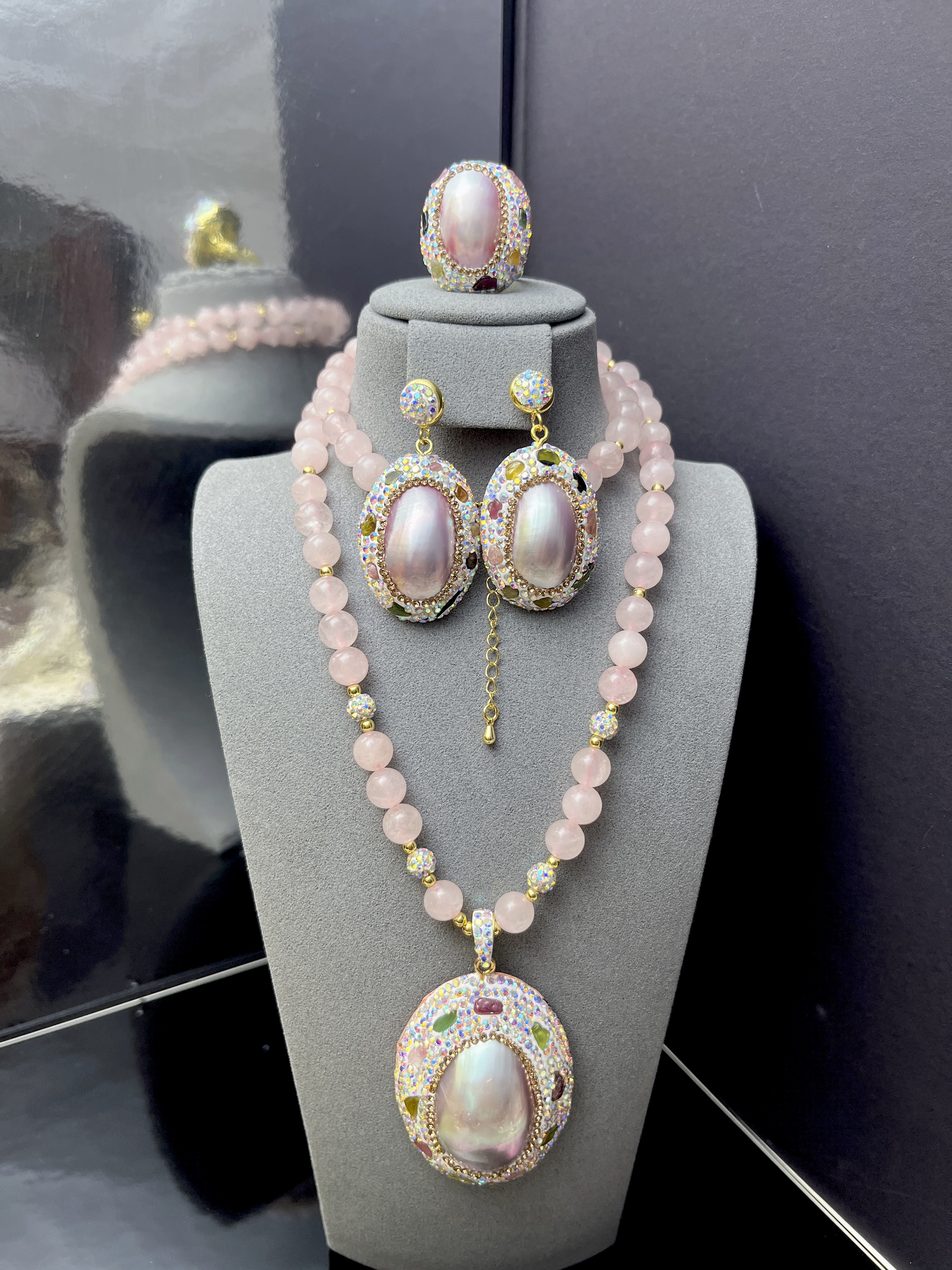 冬季新款粉马贝首饰套装马贝项链耳环戒指中古个性风饰品三件套