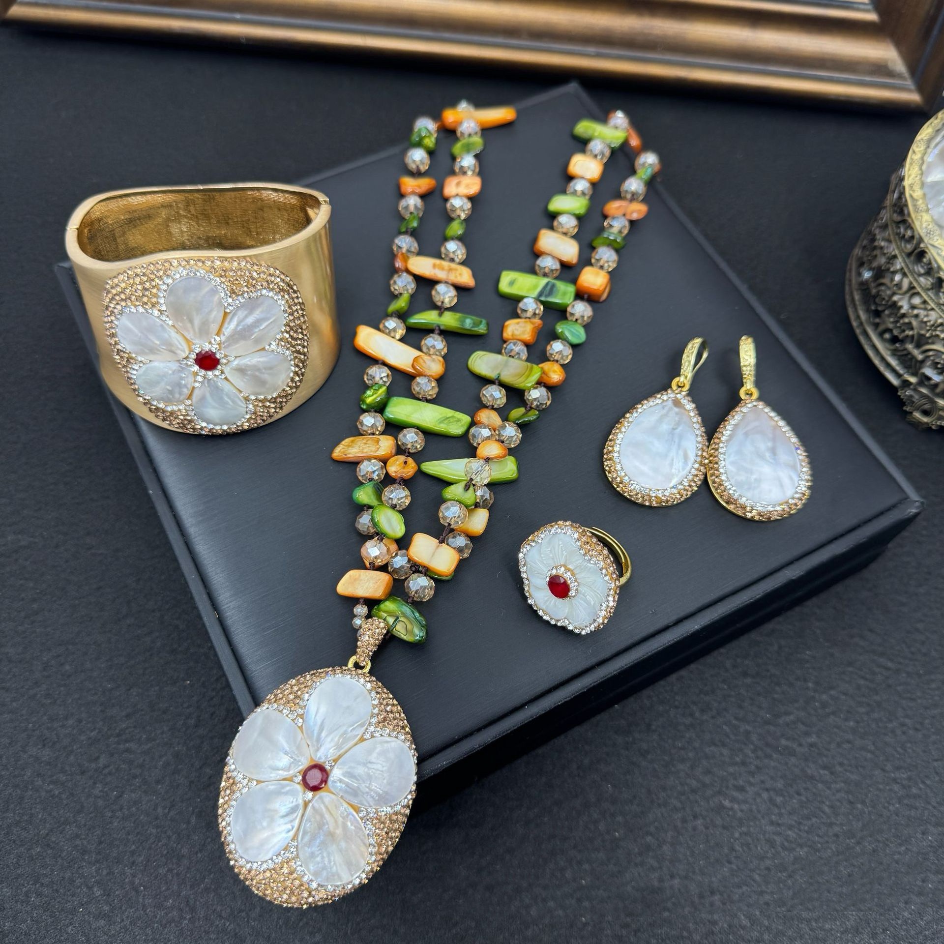 新款天然珍珠贝壳镶嵌四件套中古珠宝个性纯手工套装项链手镯