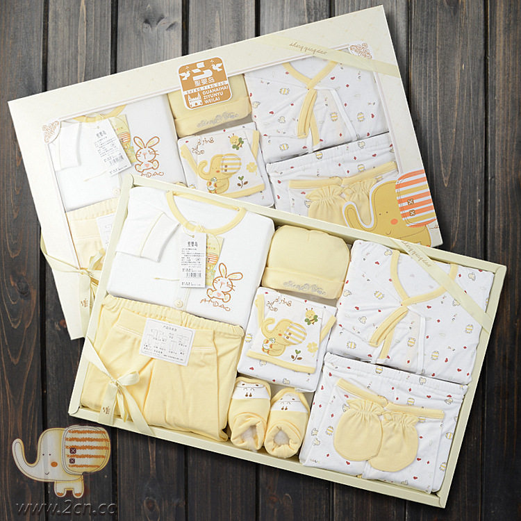 Coffret cadeau pour bébé - Vêtements + Fournitures - Ref 1952017 Image 3