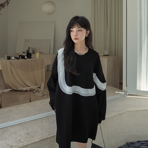 韩系木耳边黑色长袖连衣裙女2025新款春秋小个子宽松设计感卫衣裙