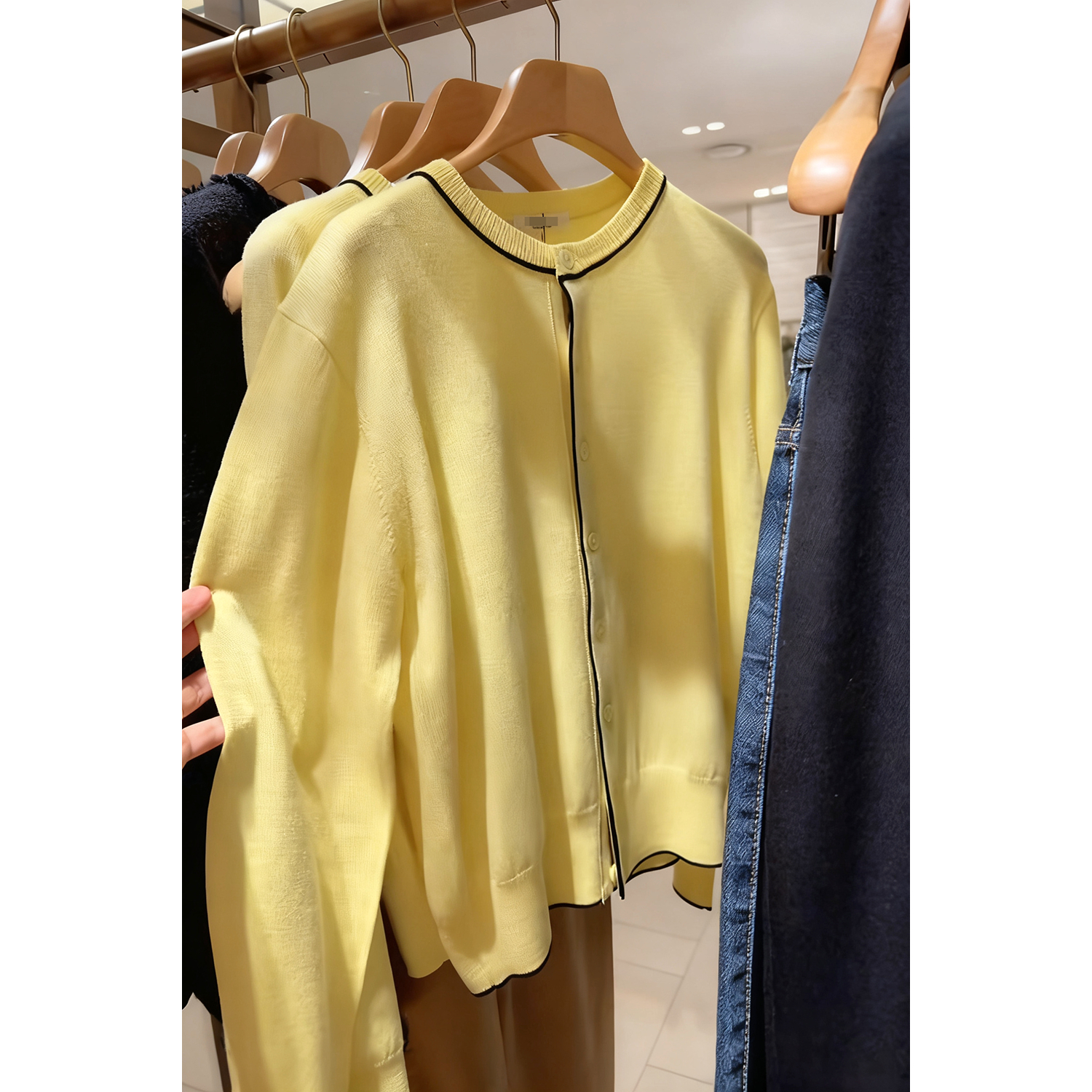 美学拼条柔然精细防缩全羊毛开衫