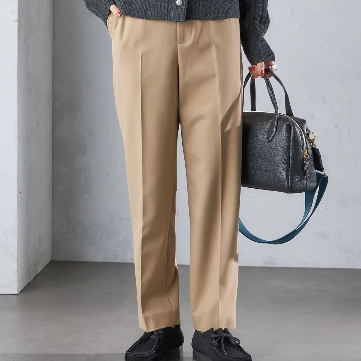 温暖磨毛斜纹表层后腰松紧锥形裤