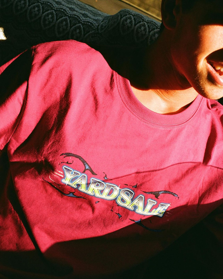 YARDSALE渐变字体印花短袖T恤