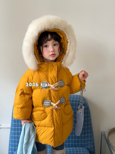 凡妈童装2026冬季新款女童小童韩版牛角扣大毛领中长防风羽绒服