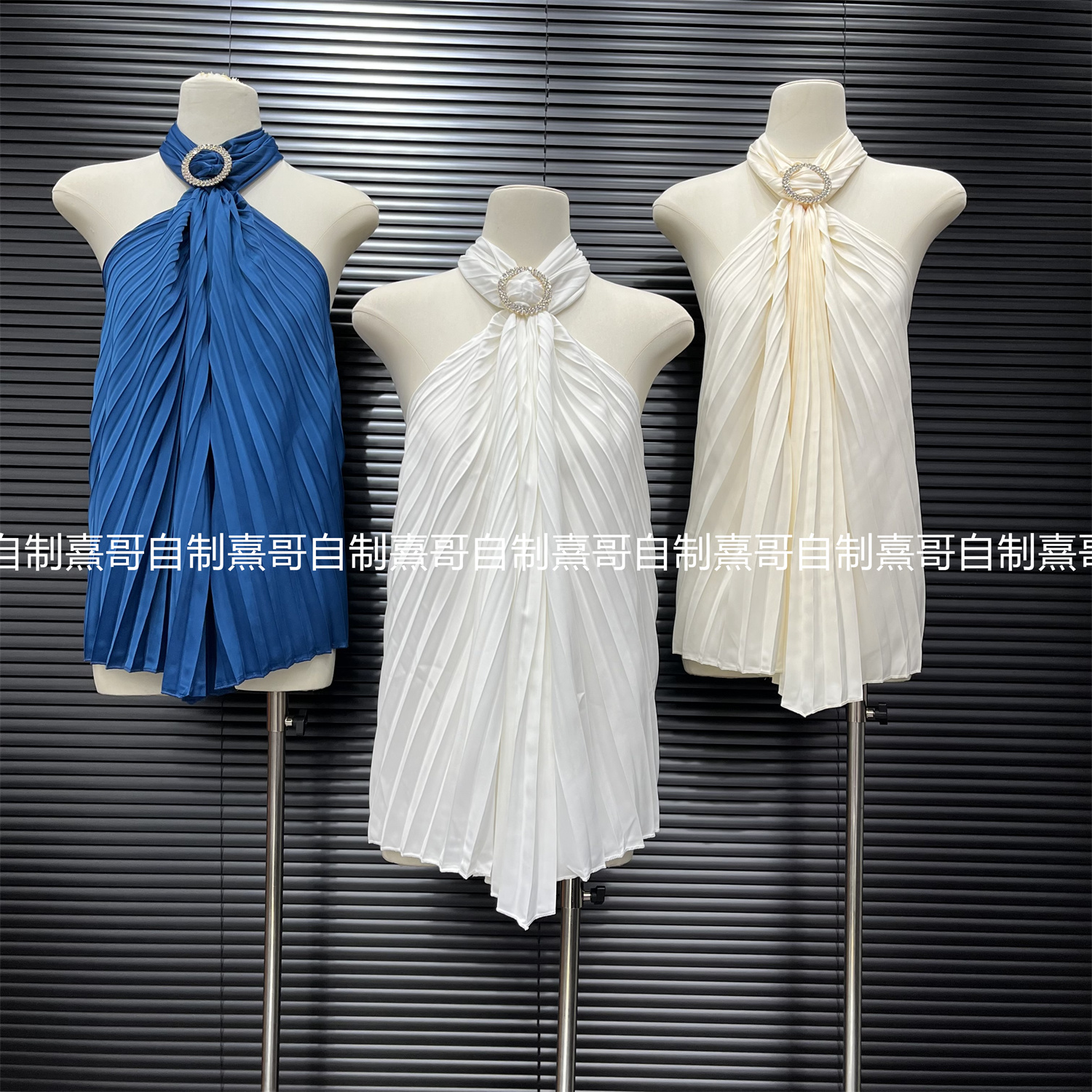 重工压褶蓝色吊带背心女装夏季宽松显瘦辣妹纯欲性感露背挂脖上衣