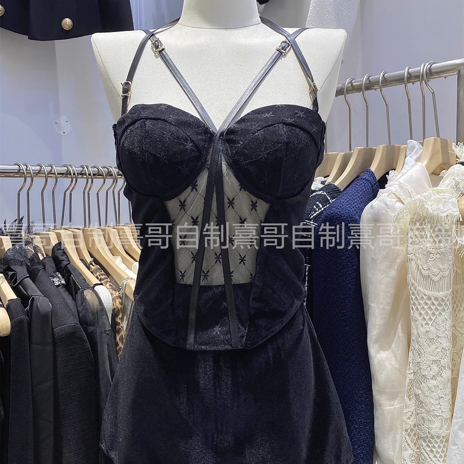 粉丝专享 网纱拼接吊带背心+丝绒包臀半身裙两件套冬季新款套装,女装/女士精品,时尚套装,淘宝优惠券,粉丝福利购,淘宝优惠卷