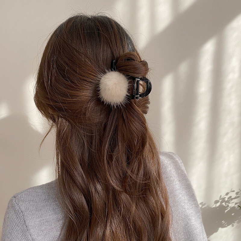 韩国秋冬毛毛绒球抓夹女可爱气质夹子头饰时尚后脑勺鲨鱼夹发卡子